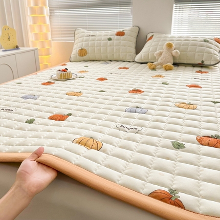 91家纺网 家纺一手货源 找家纺 卡派 2024新款大床水洗棉加厚夹棉防滑床褥子（印花系列） 南瓜