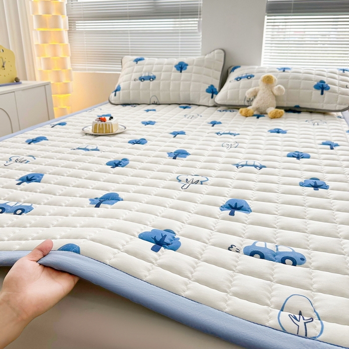 91家纺网 家纺一手货源 找家纺 卡派 2024新款大床水洗棉加厚夹棉防滑床褥子（印花系列） 密林