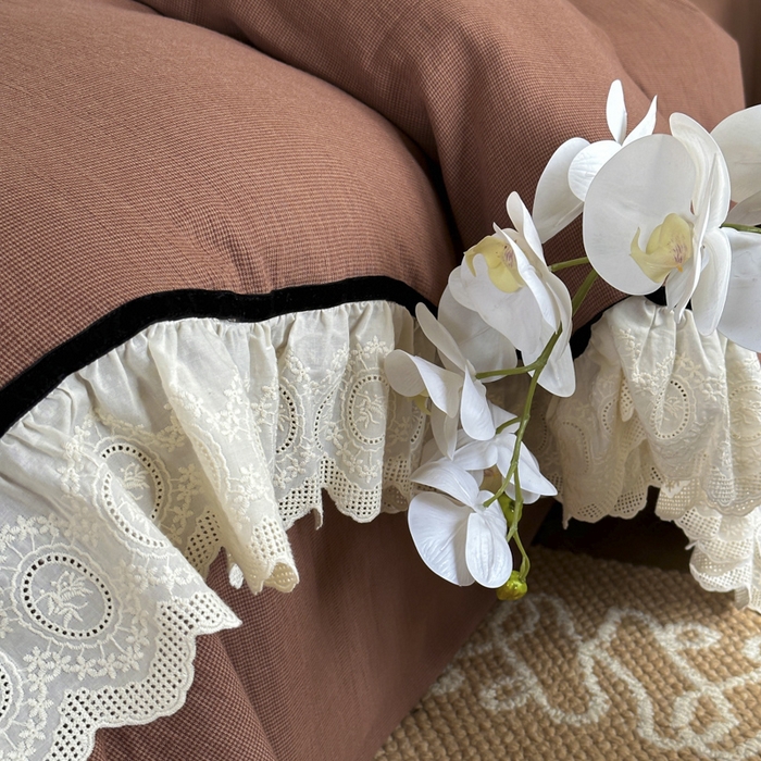 91家纺网 家纺一手货源 找家纺 玛奇朵 2024新品法式复古重工刺绣蕾丝花边款色织双层纱-卡瑟琳 卡瑟琳-红