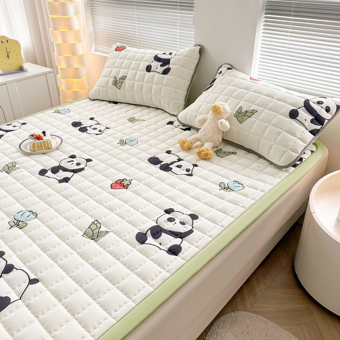 91家纺网 家纺一手货源 找家纺 卡派 2024新款大床水洗棉加厚夹棉防滑床褥子（印花系列） 熊猫