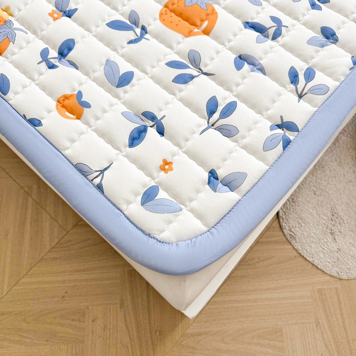 91家纺网 家纺一手货源 找家纺 迪乐妮 2024新款大床水洗棉加厚夹棉防滑床褥子（印花系列） 橙子