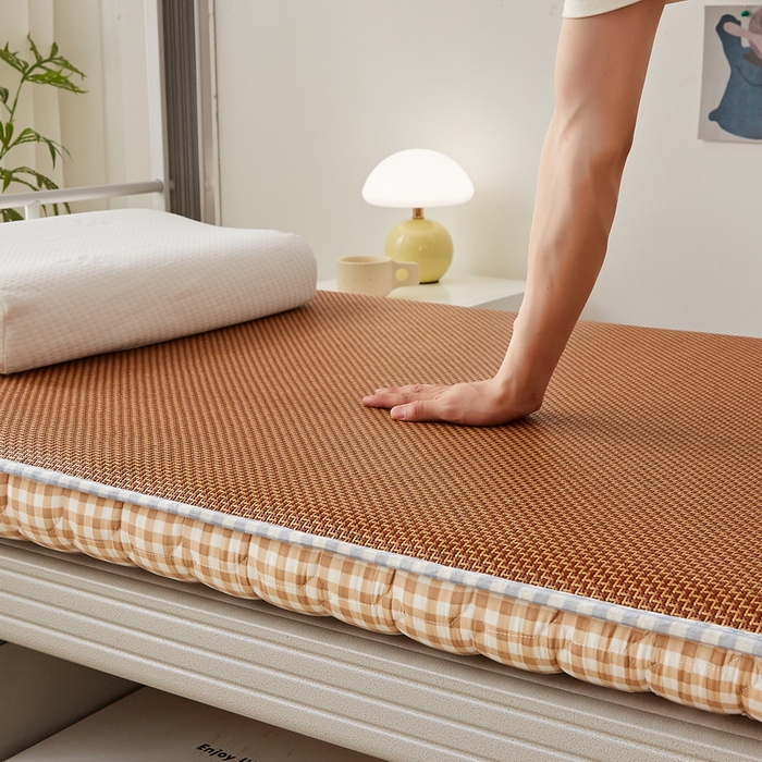 91家纺网 家纺一手货源 找家纺 卡派 2024新款单人床无印居家风藤席双面可用床垫 厚度约5cm 咖小格