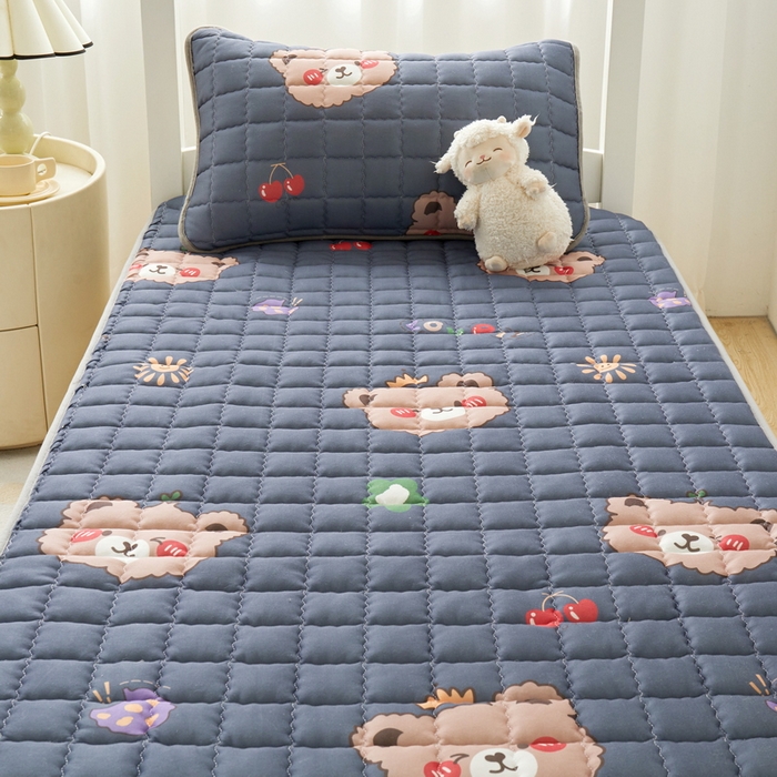 91家纺网 家纺一手货源 找家纺 迪乐妮 2024新款单人床水洗棉夹棉加厚床笠（印花系列） 灰熊