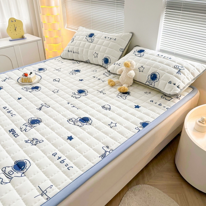 91家纺网 家纺一手货源 找家纺 卡派 2024新款大床水洗棉加厚夹棉防滑床褥子（印花系列） 太空人