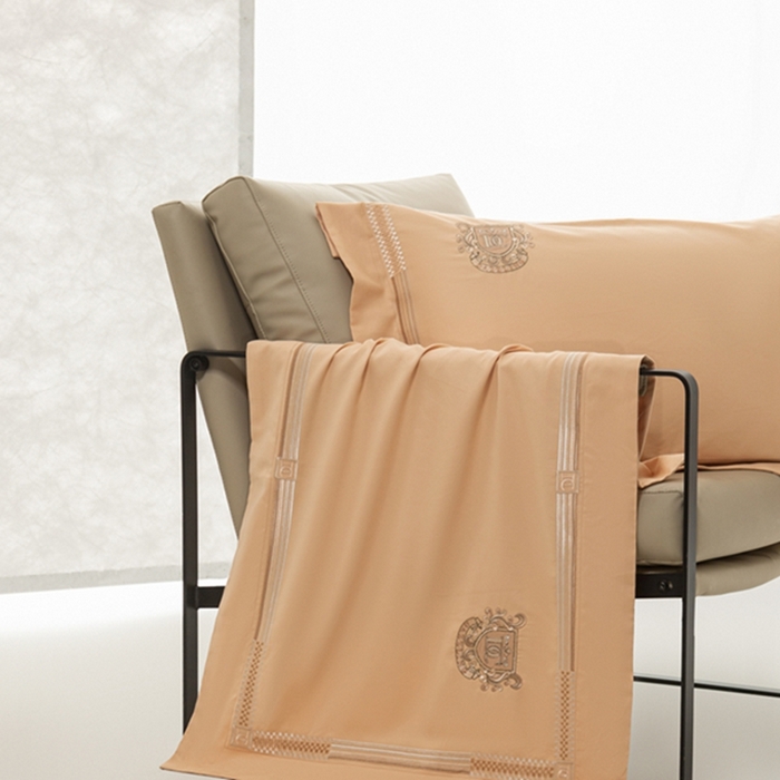 91家纺网 家纺一手货源 找家纺 高大尚婚庆馆 2025新款长绒棉磨毛高端绣花四件套 玛莎 南瓜橘