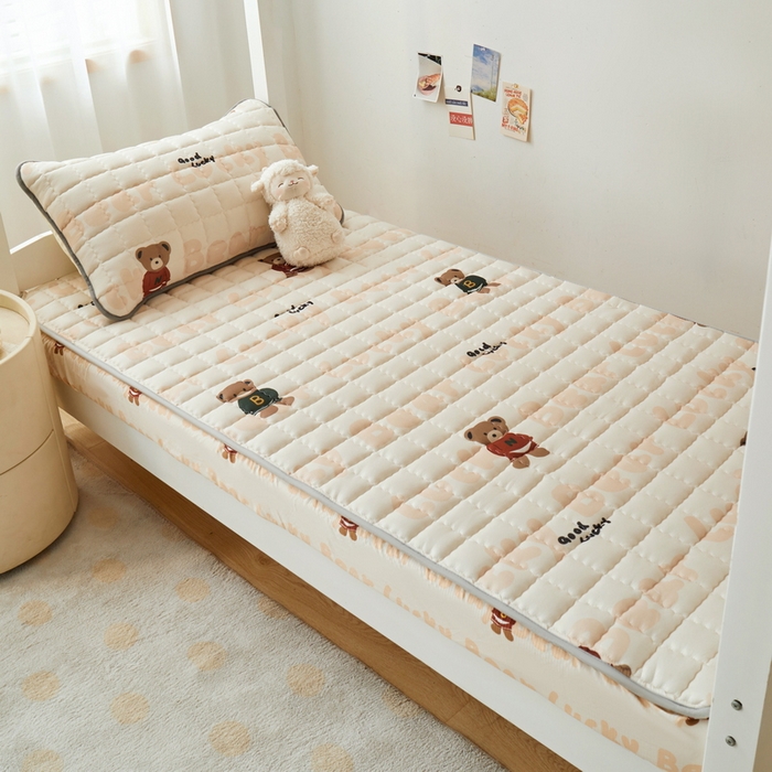 91家纺网 家纺一手货源 找家纺 卡派 2024新款单人床水洗棉夹棉加厚床笠（印花系列） 耍酷熊