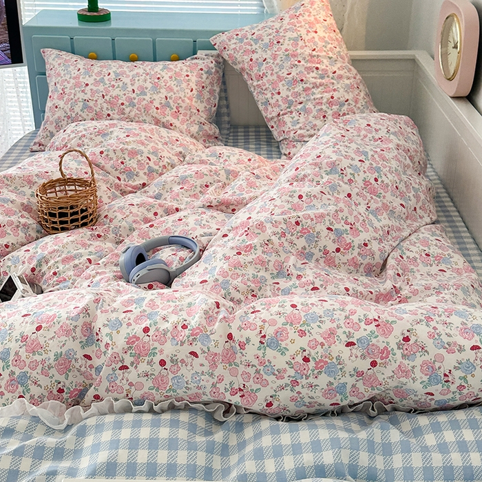 91家纺网 家纺一手货源 找家纺 昔可家纺 2024新款时尚拼接雪纺边全棉四件套 花园小兔