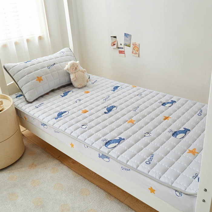 91家纺网 家纺一手货源 找家纺 卡派 2024新款单人床水洗棉夹棉加厚床笠（印花系列） 小海豚