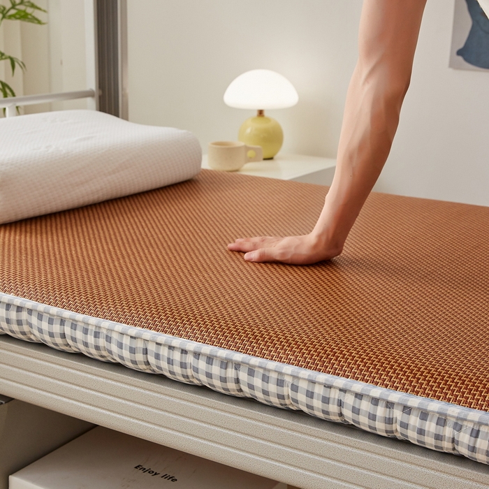 91家纺网 家纺一手货源 找家纺 卡派 2024新款单人床无印居家风藤席双面可用床垫 厚度约5cm 蓝小格