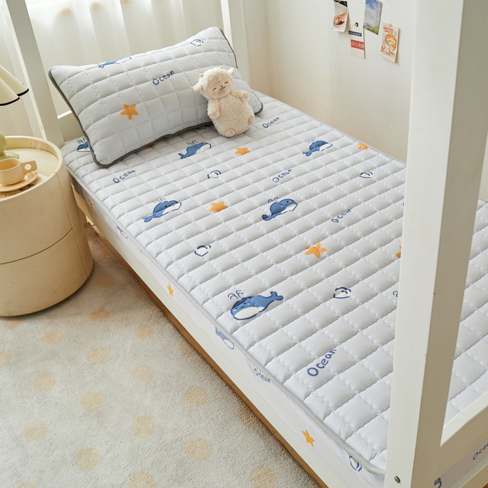 91家纺网 家纺一手货源 找家纺 卡派 2024新款单人床水洗棉夹棉加厚床笠（印花系列） 小海豚