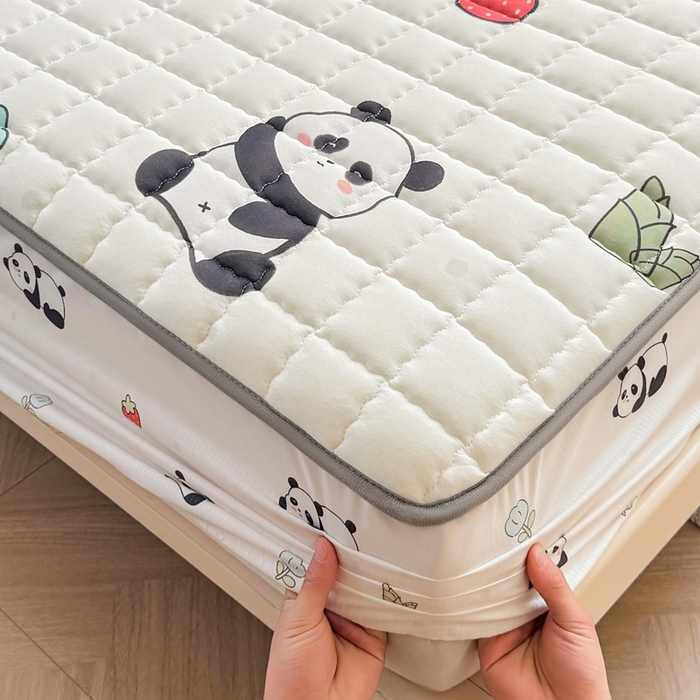 91家纺网 家纺一手货源 找家纺 迪乐妮 2024新款大床水洗棉夹棉加厚床笠（印花系列） 熊猫