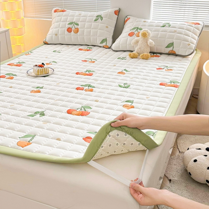 91家纺网 家纺一手货源 找家纺 卡派 2024新款大床水洗棉加厚夹棉防滑床褥子（印花系列） 樱桃