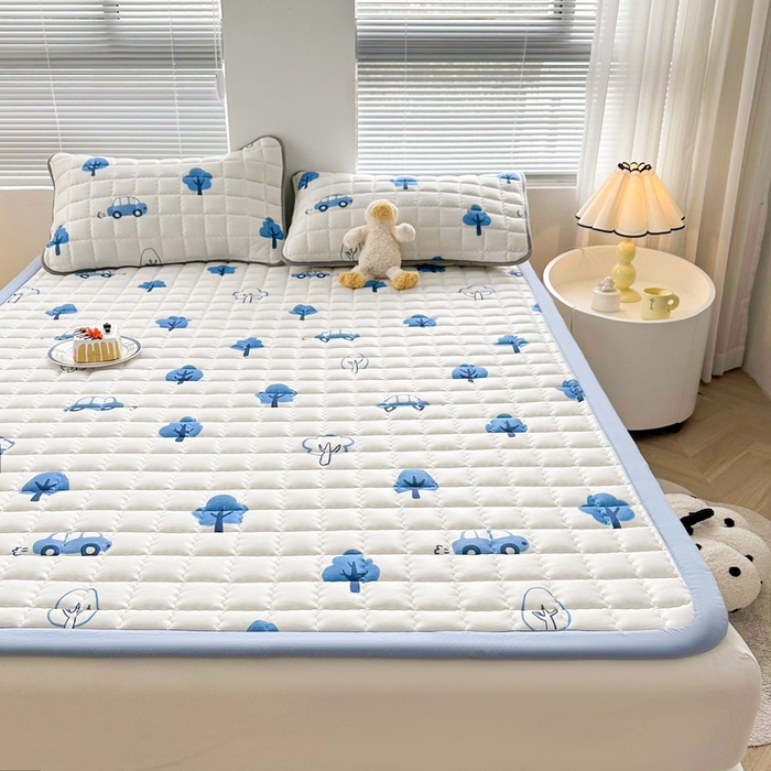 91家纺网 家纺一手货源 找家纺 卡派 2024新款大床水洗棉加厚夹棉防滑床褥子（印花系列） 密林