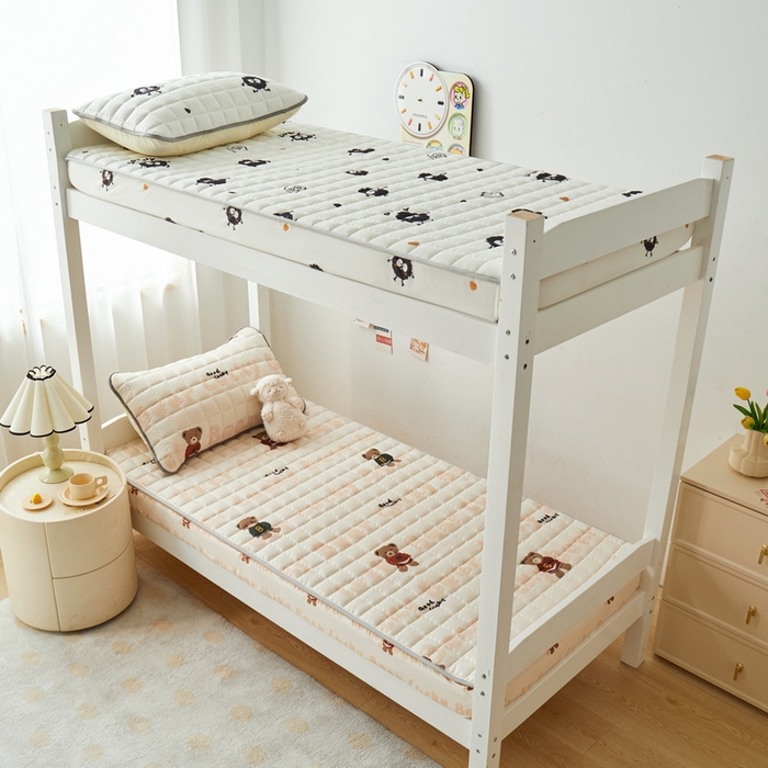 91家纺网 家纺一手货源 找家纺 卡派 2024新款单人床水洗棉夹棉加厚床笠（印花系列） 耍酷熊