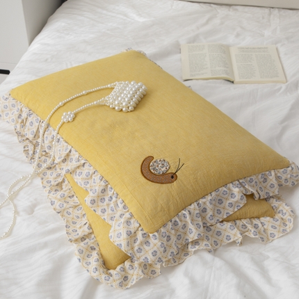 91家纺网 家纺一手货源 找家纺 （总）仁宇枕业 2024年新款枕芯 全棉双层纱贴布绣毛毛虫花边系列儿童学生婴幼儿园青少年成人小清新全荞麦枕头