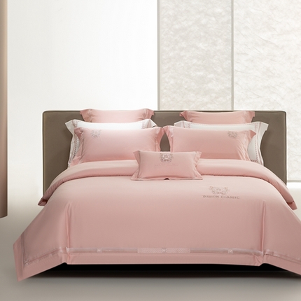 91家纺网 家纺一手货源 找家纺 高大尚婚庆馆 2025新款长绒棉磨毛高端绣花四件套 玛莎 落樱粉