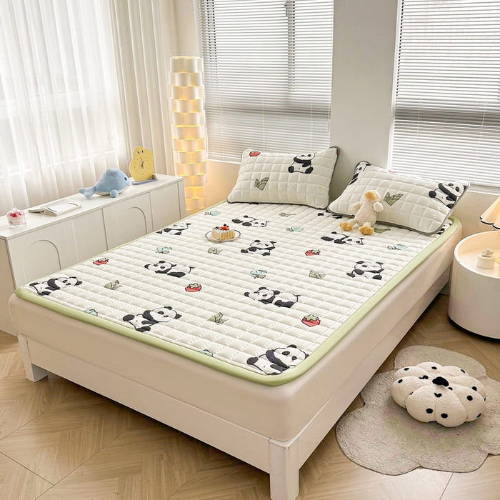 91家纺网 家纺一手货源 找家纺 卡派 2024新款大床水洗棉加厚夹棉防滑床褥子（印花系列） 熊猫