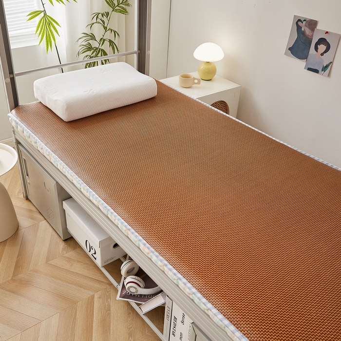 91家纺网 家纺一手货源 找家纺 卡派 2024新款单人床无印居家风藤席双面可用床垫 厚度约5cm 冰淇淋格