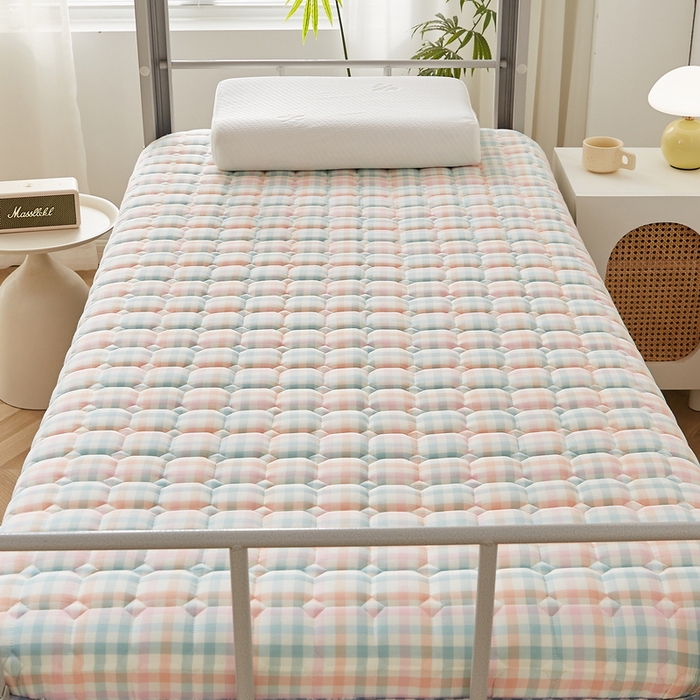 91家纺网 家纺一手货源 找家纺 卡派 2024新款单人床无印居家风藤席双面可用床垫 厚度约5cm 冰淇淋格