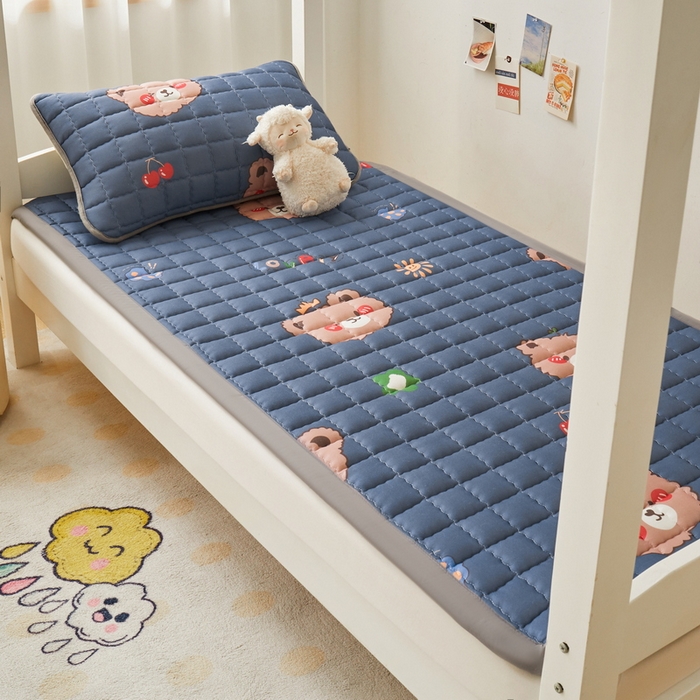 91家纺网 家纺一手货源 找家纺 卡派 2024新款水洗棉学生单人床夹棉加厚床褥 灰熊