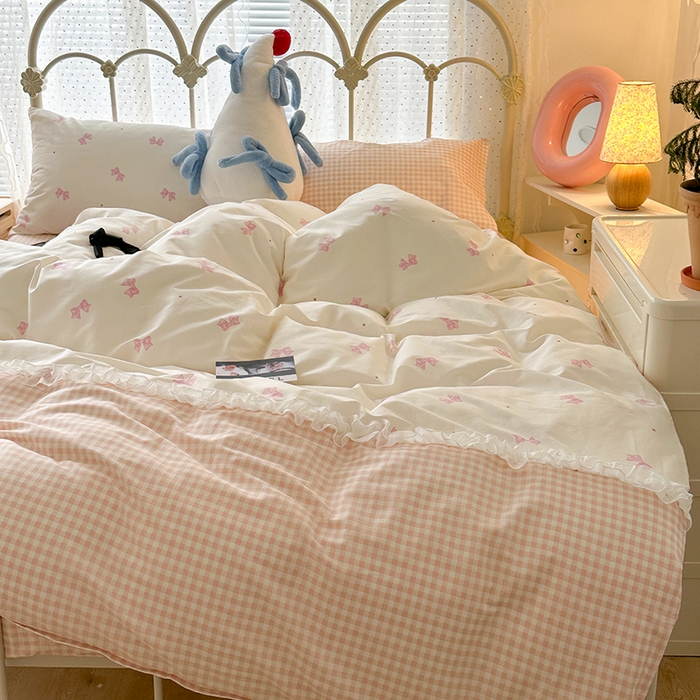 91家纺网 家纺一手货源 找家纺 昔可家纺 2024新款时尚拼接雪纺边全棉四件套 点点粉蝴蝶结