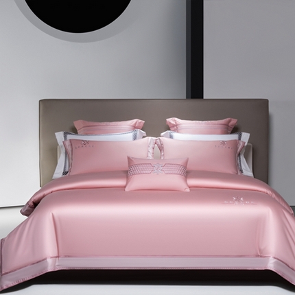 91家纺网 家纺一手货源 找家纺 高大尚婚庆馆 2025新款长绒棉高端绣花四件套 丽莎 落樱粉