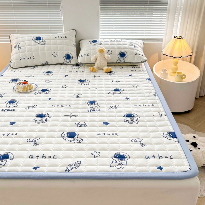 91家纺网 家纺一手货源 找家纺 卡派 2024新款大床水洗棉加厚夹棉防滑床褥子（印花系列） 太空人