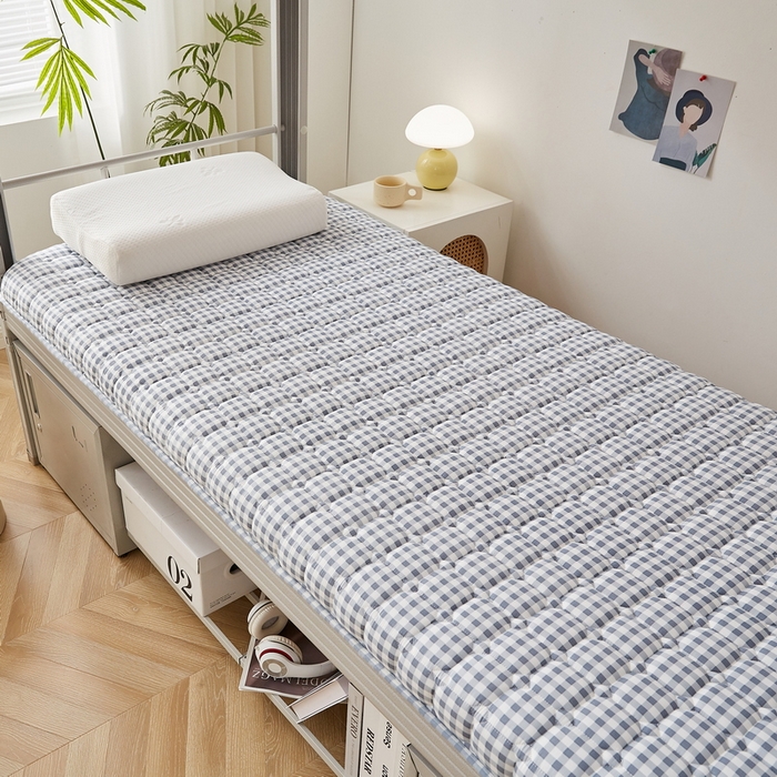 91家纺网 家纺一手货源 找家纺 卡派 2024新款单人床无印居家风藤席双面可用床垫 厚度约5cm 蓝小格