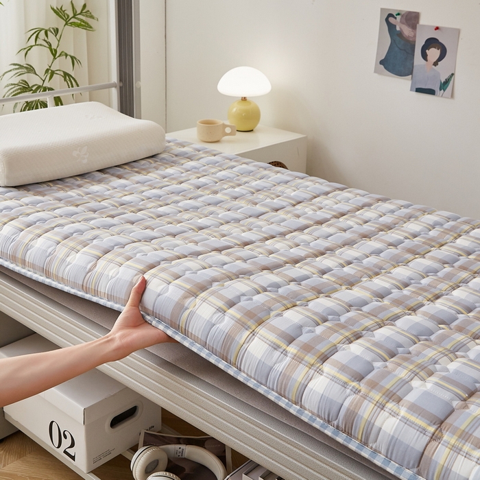 91家纺网 家纺一手货源 找家纺 卡派 2024新款单人床无印居家风藤席双面可用床垫 厚度约5cm 罗马格