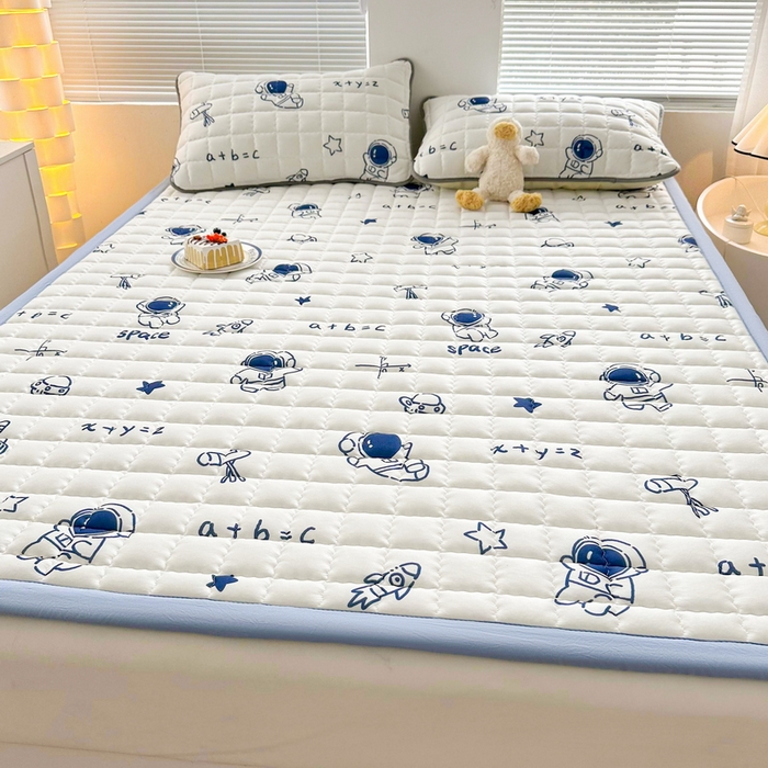 91家纺网 家纺一手货源 找家纺 迪乐妮 2024新款大床水洗棉加厚夹棉防滑床褥子（印花系列） 太空人