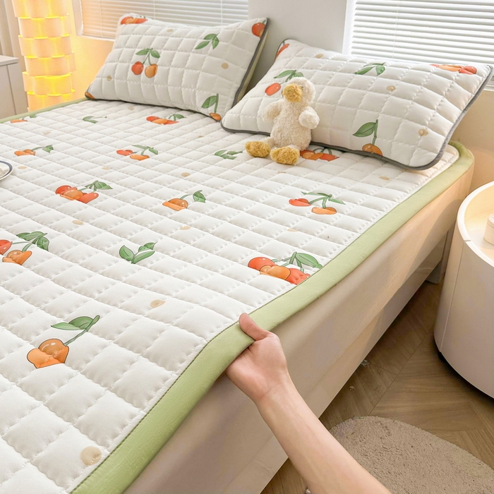 91家纺网 家纺一手货源 找家纺 卡派 2024新款大床水洗棉加厚夹棉防滑床褥子（印花系列） 樱桃