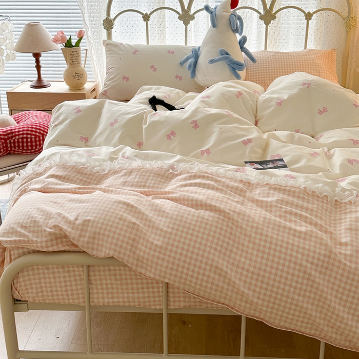 91家纺网 家纺一手货源 找家纺 昔可家纺 2024新款时尚拼接雪纺边全棉四件套 点点粉蝴蝶结