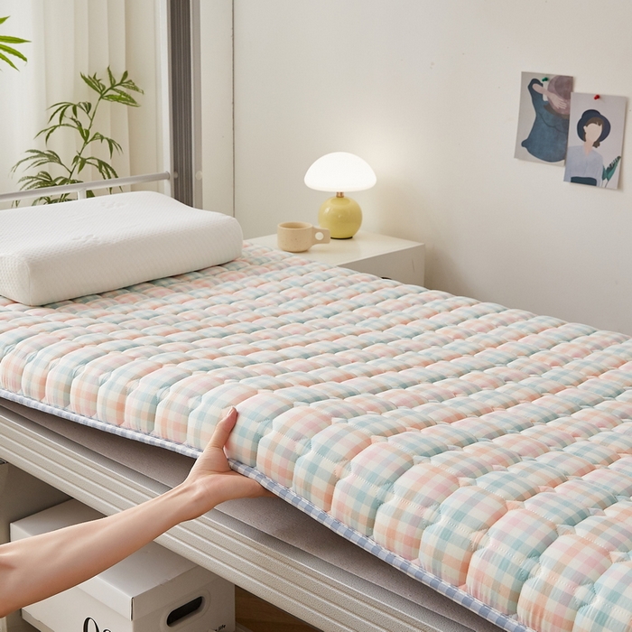 91家纺网 家纺一手货源 找家纺 卡派 2024新款单人床无印居家风藤席双面可用床垫 厚度约5cm 冰淇淋格