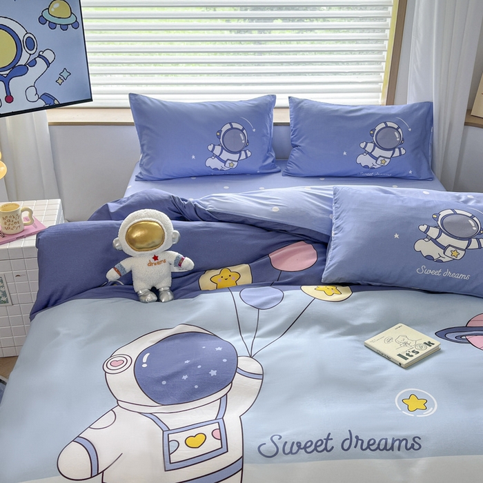 91家纺网 家纺一手货源 找家纺 孩子王 2025新款亲肤活性大版纯棉专版太空人卡通学生儿童宿舍四件套系列 快乐星球