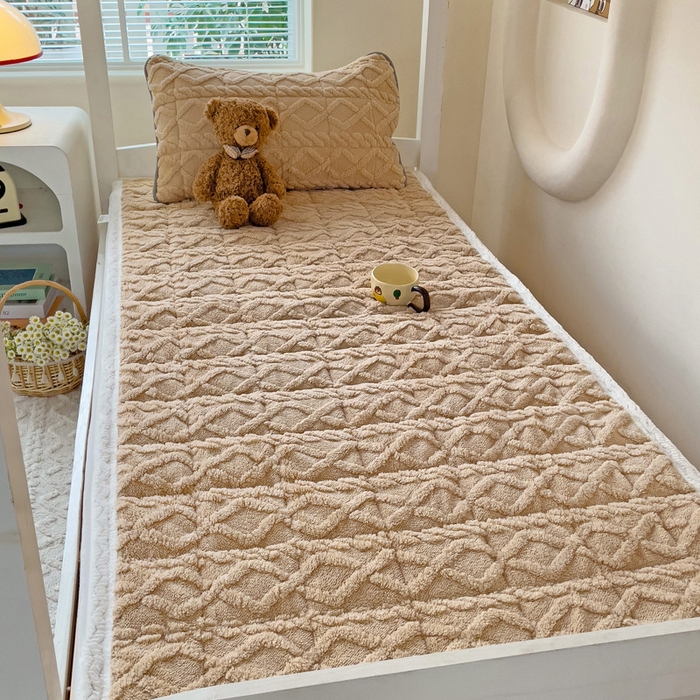 91家纺网 家纺一手货源 找家纺 米柳家纺 2024新款塔芙绒夹棉垫子 咖色