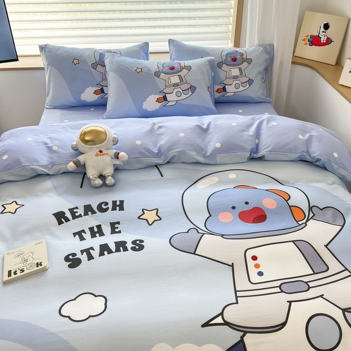 91家纺网 家纺一手货源 找家纺 孩子王 2025新款亲肤活性大版纯棉专版太空人卡通学生儿童宿舍四件套系列 太空恐龙