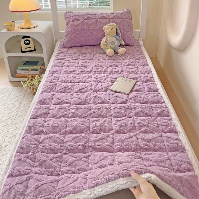 91家纺网 家纺一手货源 找家纺 米柳家纺 2024新款塔芙绒夹棉垫子 紫色