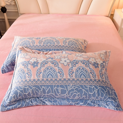 91家纺网 家纺一手货源 找家纺 （总）磨毛世家家纺 2025高克重防静电水晶绒雕花绒宝宝绒印花单品枕套