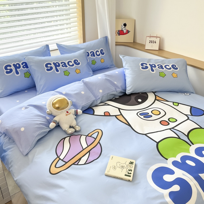 91家纺网 家纺一手货源 找家纺 孩子王 2025新款亲肤活性大版纯棉专版太空人卡通学生儿童宿舍四件套系列 太空星球