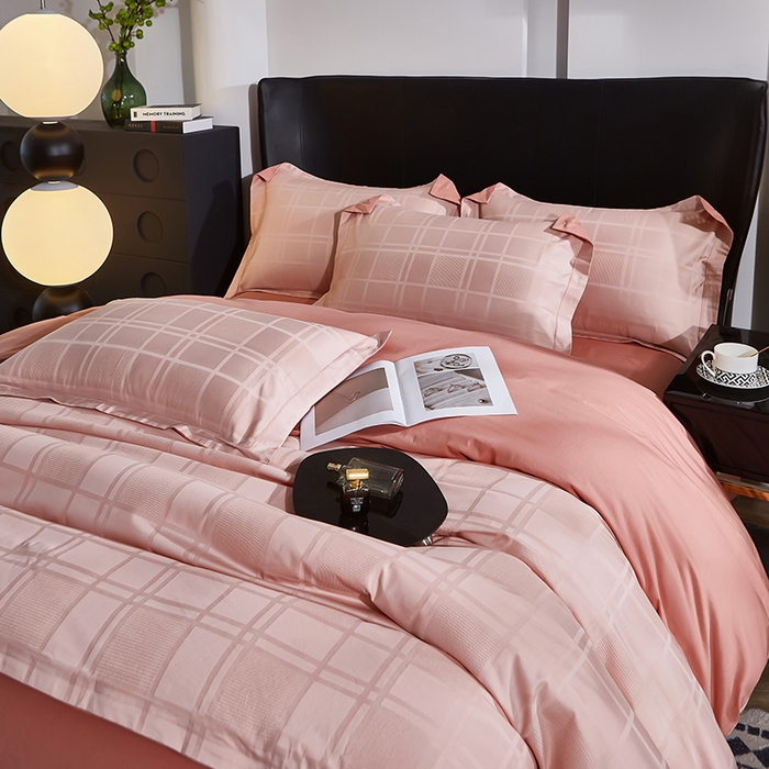 91家纺网 家纺一手货源 找家纺 雲归梦 2024新款全棉提花活性高支密轻奢四件套 大方格-樱花粉