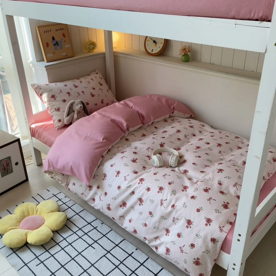 91家纺网 家纺一手货源 找家纺 雅居纺 2024新款全棉印花学生季套件 粉色浪漫