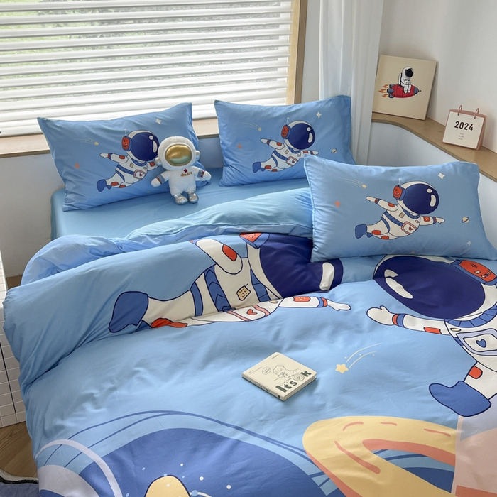 91家纺网 家纺一手货源 找家纺 孩子王 2025新款亲肤活性大版纯棉专版太空人卡通学生儿童宿舍四件套系列 遨游太空