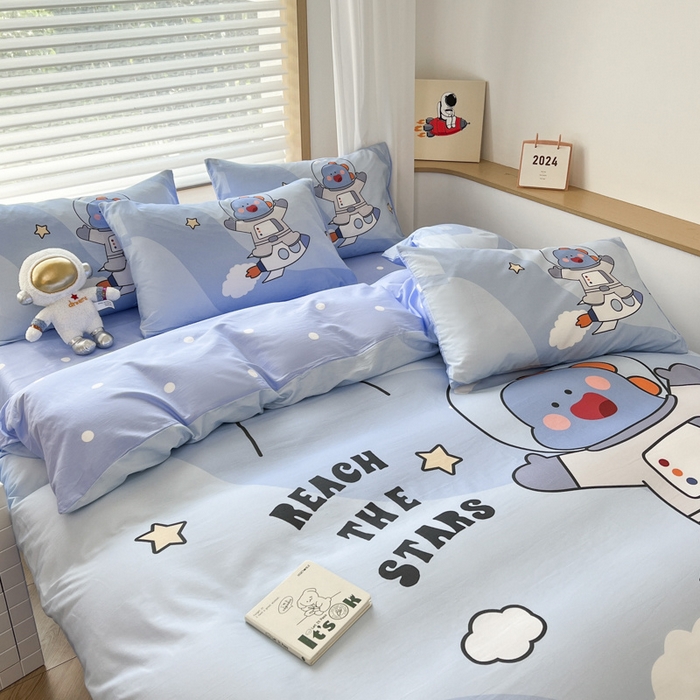 91家纺网 家纺一手货源 找家纺 孩子王 2025新款亲肤活性大版纯棉专版太空人卡通学生儿童宿舍四件套系列 太空恐龙