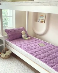 91家纺网 家纺一手货源 找家纺 米柳家纺 2024新款塔芙绒夹棉垫子 紫色