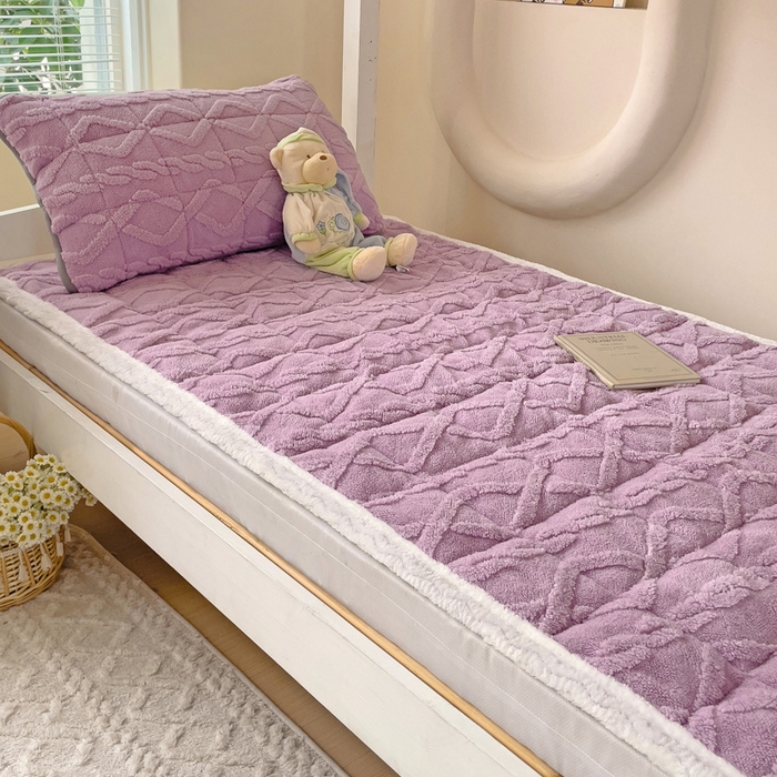 91家纺网 家纺一手货源 找家纺 米柳家纺 2024新款塔芙绒夹棉垫子 紫色