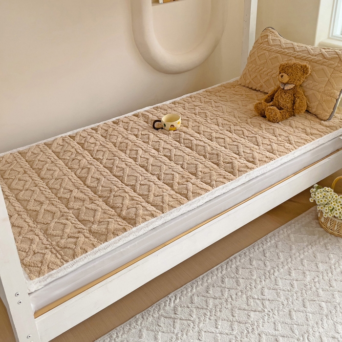 91家纺网 家纺一手货源 找家纺 米柳家纺 2024新款塔芙绒夹棉垫子 咖色