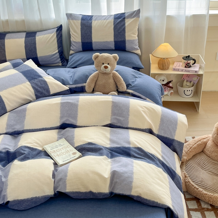 91家纺网 家纺一手货源 找家纺 雅居纺 2024新款全棉印花四件套 复古格子蓝