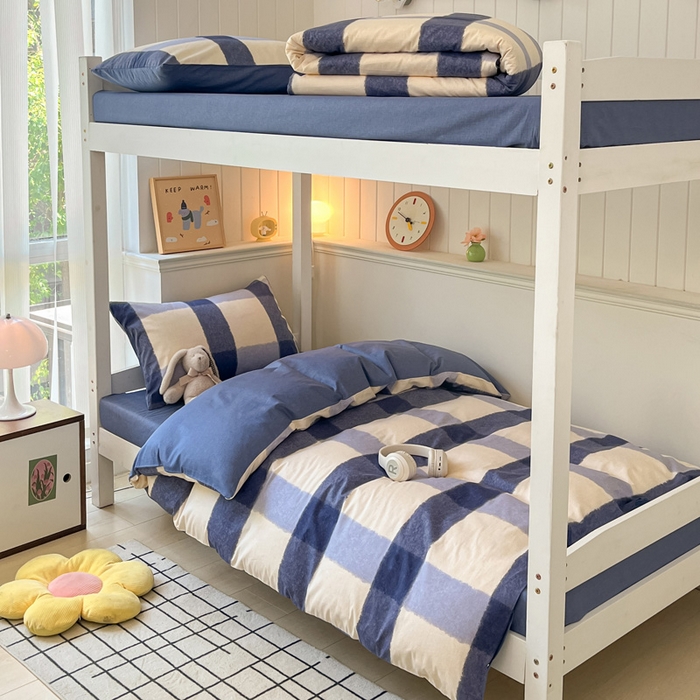 91家纺网 家纺一手货源 找家纺 雅居纺 2024新款全棉印花学生季套件 复古格子蓝