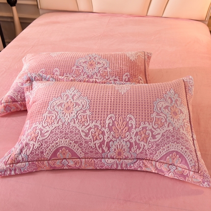 91家纺网 家纺一手货源 找家纺 （总）磨毛世家家纺 2025高克重防静电水晶绒雕花绒宝宝绒印花单品枕套