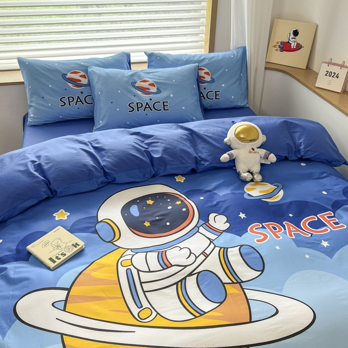 91家纺网 家纺一手货源 找家纺 孩子王 2025新款亲肤活性大版纯棉专版太空人卡通学生儿童宿舍四件套系列 太空旅行